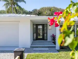 Renovated Bungalow with Pool and Pergola