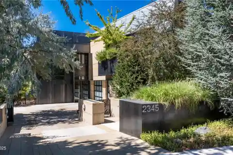 Impeccable Home with Endless Artistic Spirit