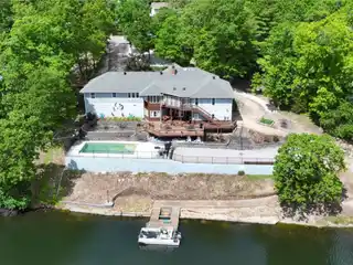 Beautiful Lakefront Home in Bella Vista