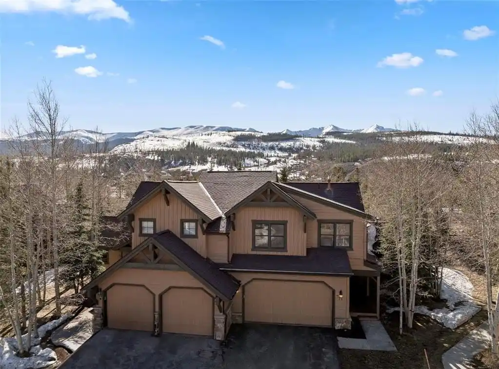 Beautifully Appointed Townhome in a Private Setting