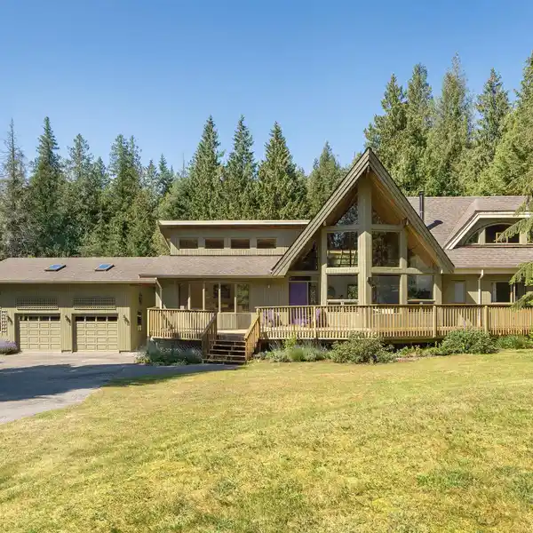 LIVE A DREAM RURAL LIFESTYLE ON 3.24 FLAT ACRES