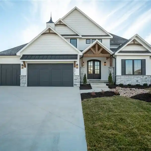 GORGEOUS CUSTOM NEW CONSTRUCTION