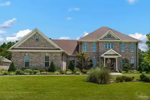 Private and Peaceful Estate with Pool