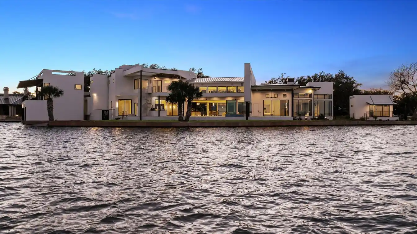 Striking Modern Lakefront Estate