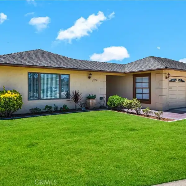SINGLE-STORY HOME IN PRIME CUL-DE-SAC LOCATION