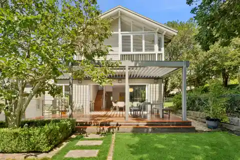 A Seamless Blend of Elegance and Modern Comfort