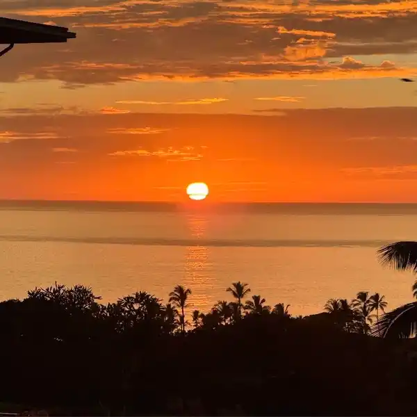 CONTEMPORARY ISLAND ELEGANCE WITH PANORAMIC OCEAN VIEWS