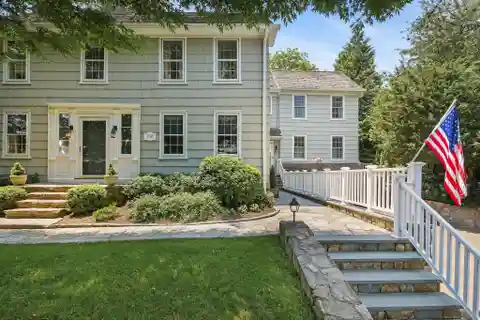 Lovely Historic Coastal Retreat Steps from Beach