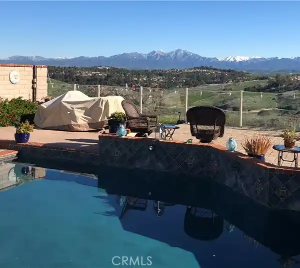 PICTURESQUE PROPERTY WITH PANORAMIC SADDLEBACK MOUNTAIN VIEWS