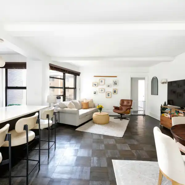 SPACIOUS AND FULLY FULLY RENOVATED PRE-WAR HOME