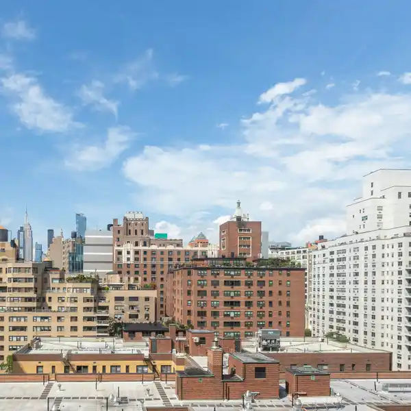 WEST-FACING HOME OVER GREENWICH VILLAGE