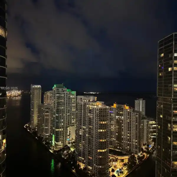 NEARLY NEW CONDO WITH A SPECTACULAR VIEW