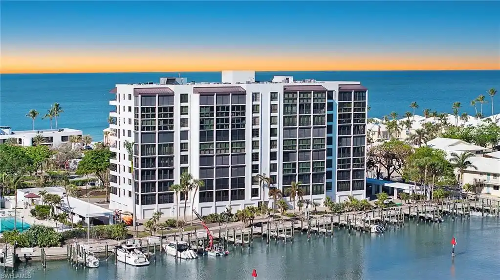Fully Renovated Penthouse in Desirable Admiralty Point