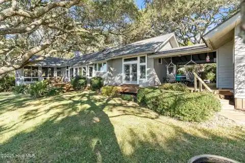 Oak Knoll - Rare Coastal Retreat