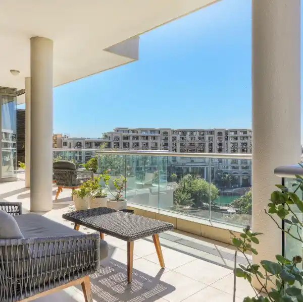 MODERN APARTMENT IN SOUGHT AFTER KYLEMORE AT THE WATERFRONT MARINA