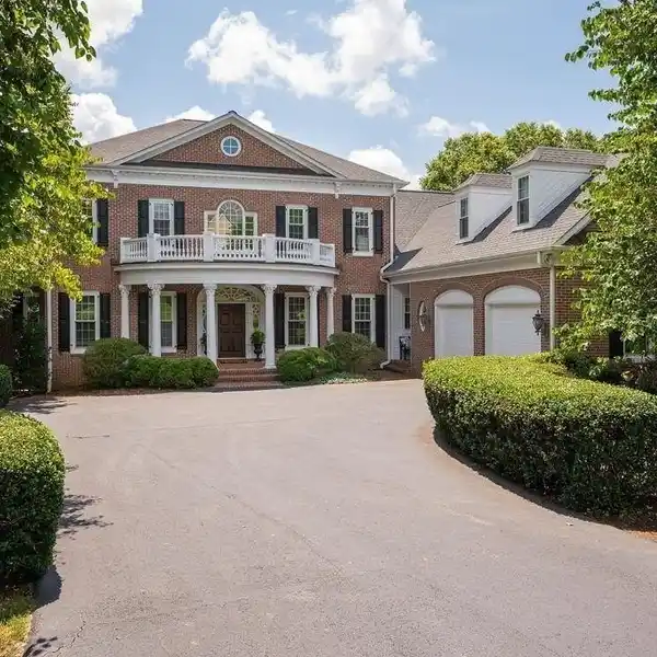 ICONIC NEO-GEORGIAN RESIDENCE