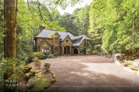 Exceptional Residence in the Wade Hampton Golf Club