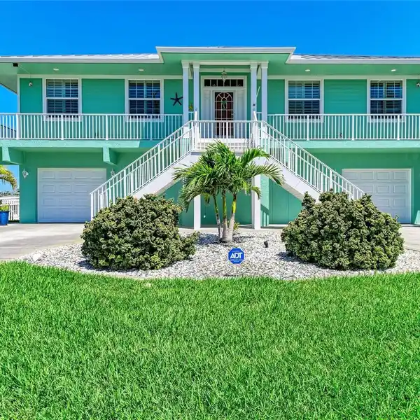 EXQUISITE WATERFRONT HOME IN GROVE CITY