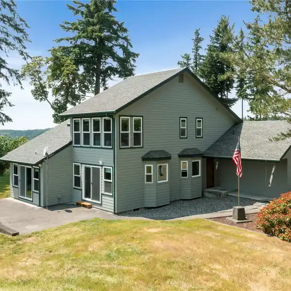 THE ESSENCE OF NORTHWEST COUNTRY LIVING