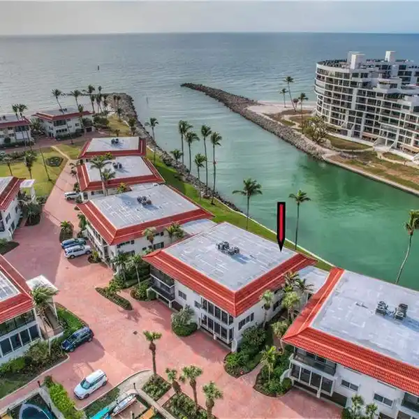 PRIVATE MARINA, GULF ACCESS, KAYAK STORAGE