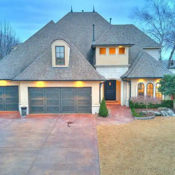 BEAUTIFULLY UPDATED HOME ON A PRIME CUL-DE-SAC LOT