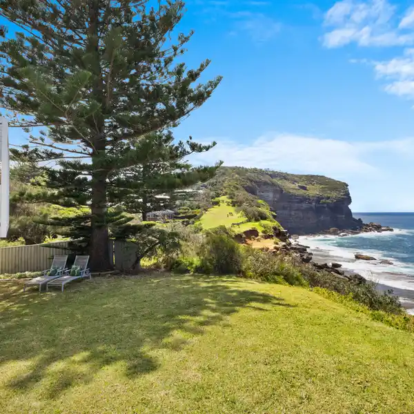 STATELY OCEANFRONT RESIDENCE