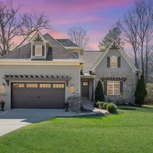 EXCEPTIONAL LUXURY LAKEFRONT LIVING