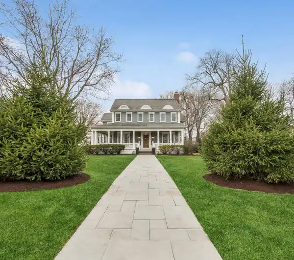 STUNNING INDIAN HILL ENTERTAINER’S DREAM HOME