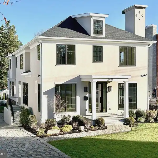 CUTTING-EDGE DESIGN WITH TIMELESS ELEGANCE