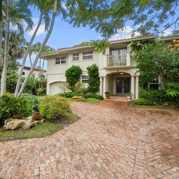 EXQUISITE WATERFRONT ESTATE IN THE HISTORIC OLD FLORESTA AREA