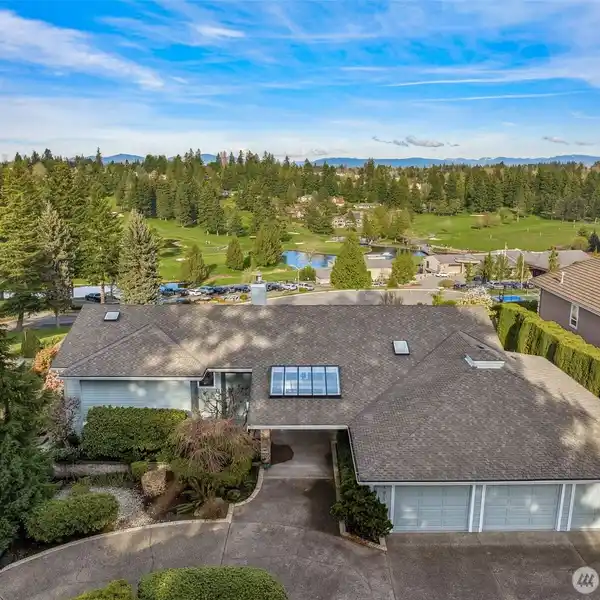EXCLUSIVE LIVING IN MERIDIAN VALLEY COUNTRY CLUB