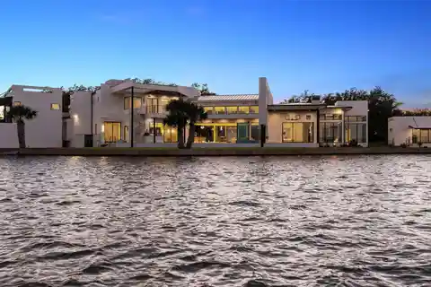 Striking Modern Lakefront Estate