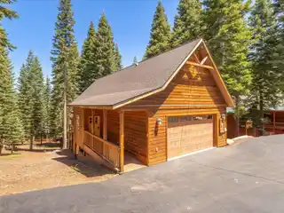 Luxury Mountain Retreat with Forest Views