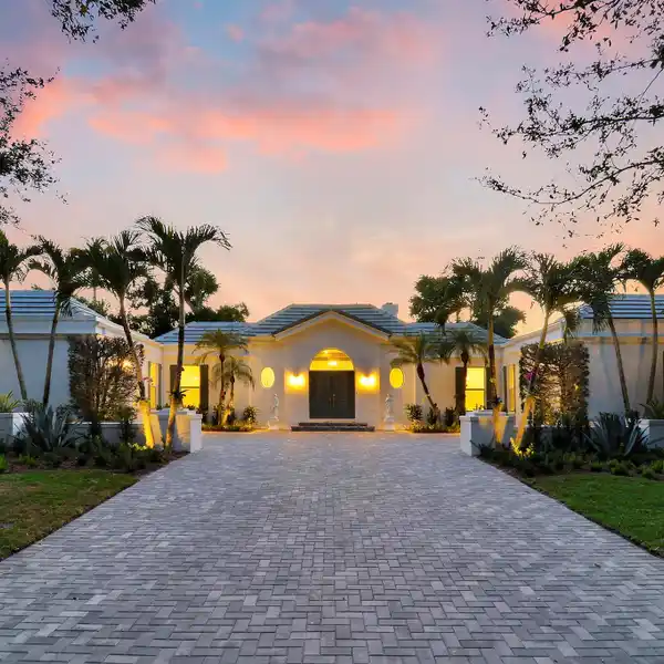 BEAUTIFULLY REIMAGINED SOUTH FLORIDA ESTATE