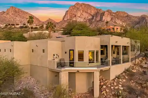 Contemporary Desert Retreat Perched on Quiet Hillside