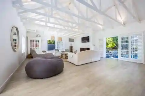 Versatile Residence on Expansive Grounds