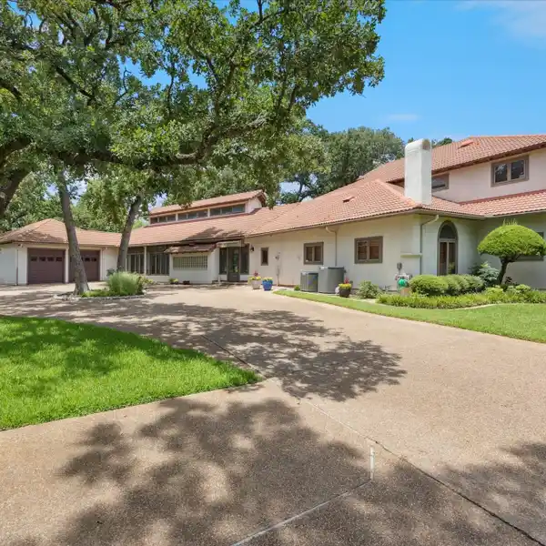 LARGE HOME AND BARN ON OVER EIGHT ACRES