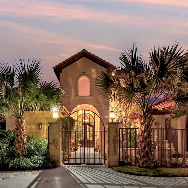 EXCEPTIONAL ESTATE IN PRESTIGIOUS ARBOLAGO