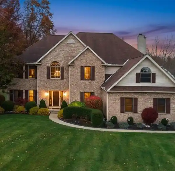 ELEGANT GAMELLIA-BUILT HOME WITH EXPANSIVE LIVING SPACES