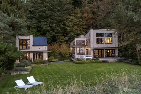 Contemporary Modern Home Offering Mountain Views