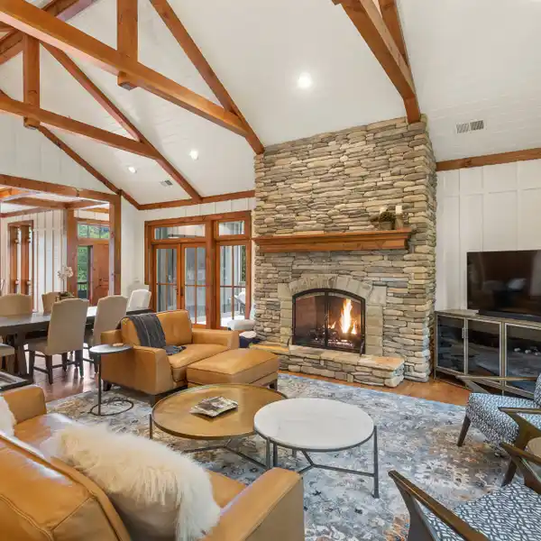 LUXURY MOUNTAIN CONDO WITH STUNNING SCREENED PORCH