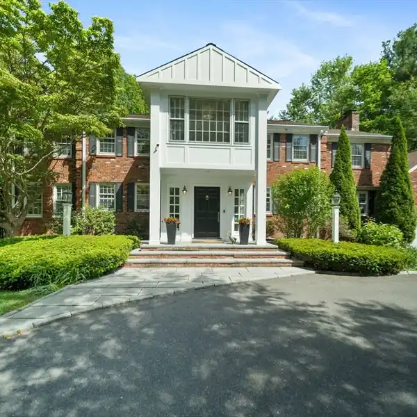 UPDATED GEORGIAN COLONIAL ON A BEAUTIFUL ACRE-PLUS