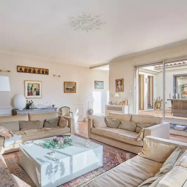 DUPLEX APARTMENT ON THE TOP FLOORS OF A PRIVATE MANSION