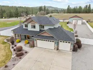 Exceptional Home in Woodland Hills Estate