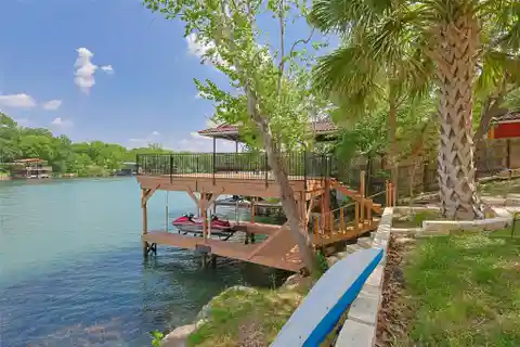 Impressive Lake Austin Property