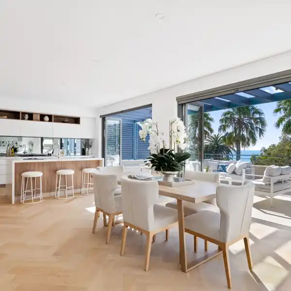 SEAMLESS COMBINATION OF SOPHISTICATION AND COMFORT