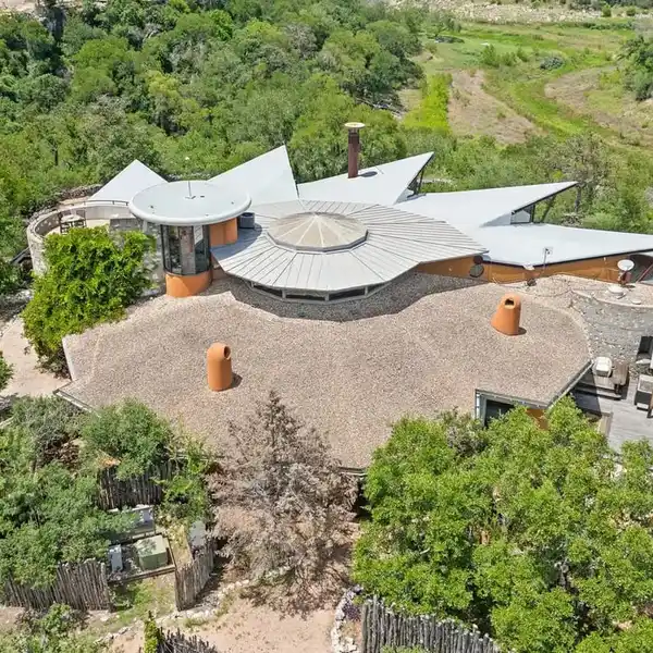 ARCHITECTURALLY SIGNIFICANT COMPOUND IN SPICEWOOD