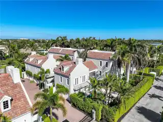 Exquisite Villa in Exclusive Chatham Place