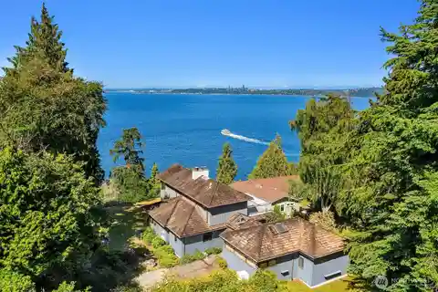 Private Retreat with Panoramic Island Views