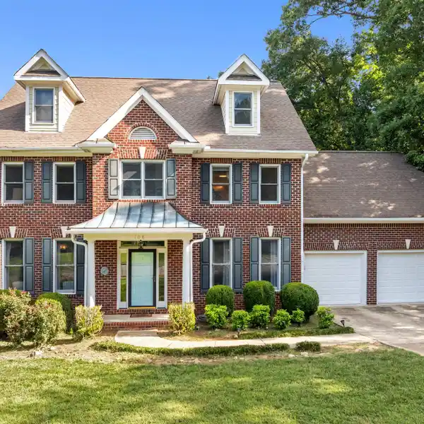 BEAUTIFULLY UPDATED HOME WITH ABUNDANT SPACE